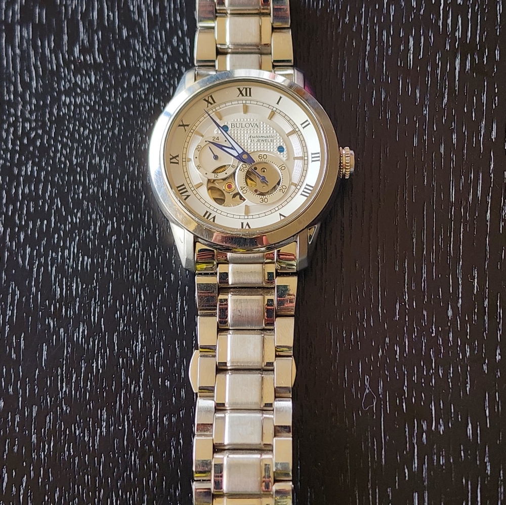 Bulova automatic 21 jewels mens watch.